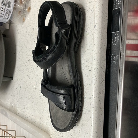 Teva waterproof black leather sandals With two size adjustments. Size 7. - Picture 6 of 12